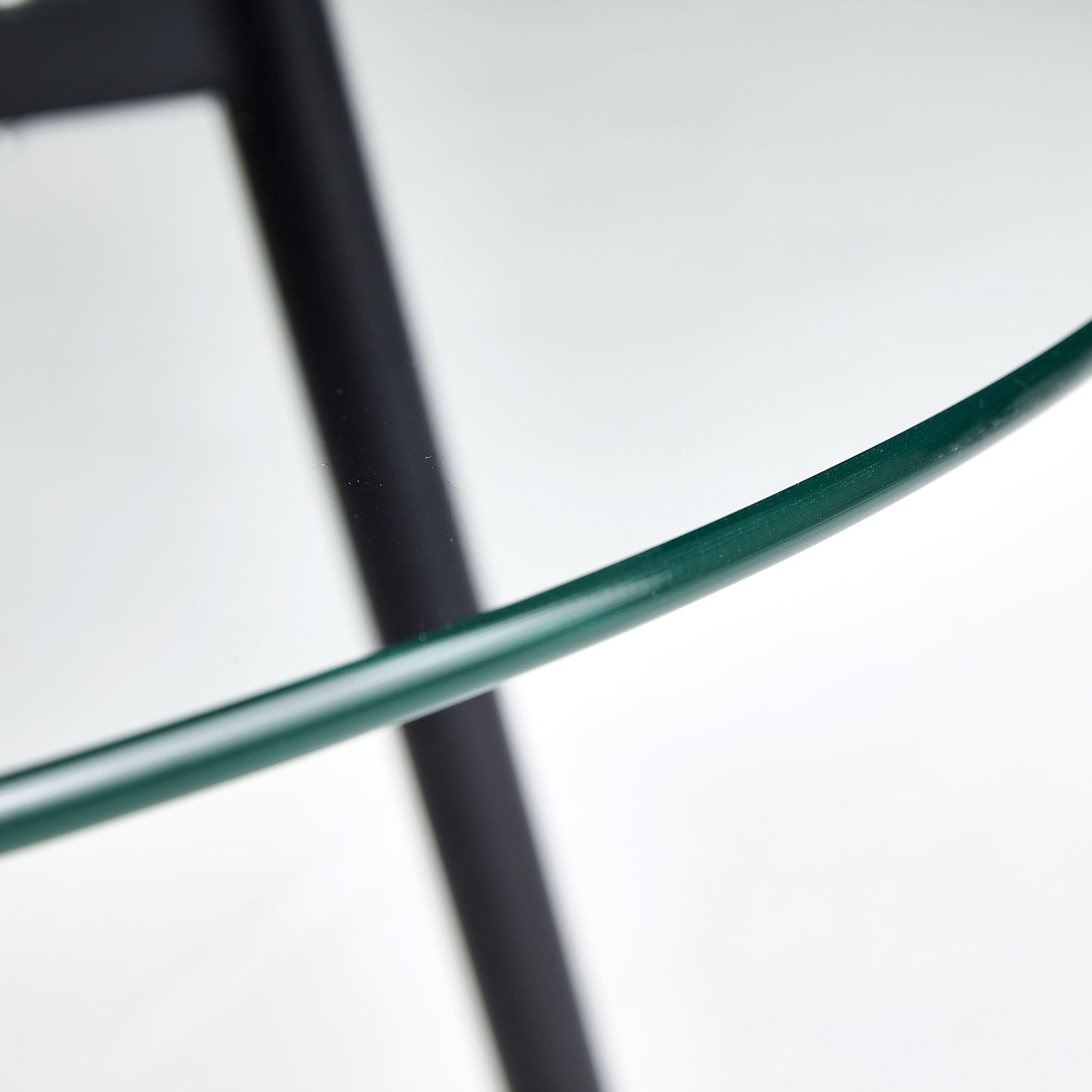 Hesher Round 31.4'' Dining Table
